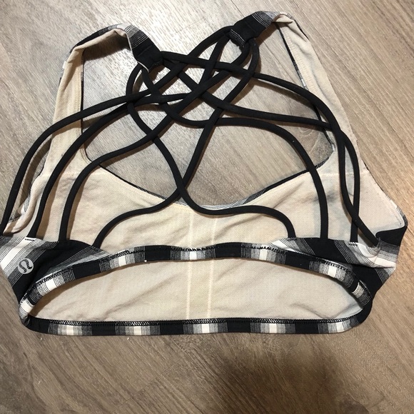 Lululemon sports bra (black and white) - Picture 6 of 6